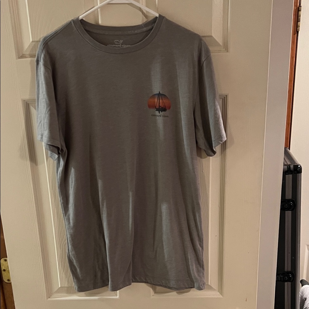 Vineyard Vines Gray T-Shirt with Orange Graphic island tee